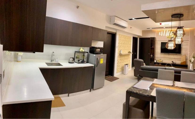 Aeon Towers Executive Suite 2Br 18Th Floor Davao City Buitenkant foto