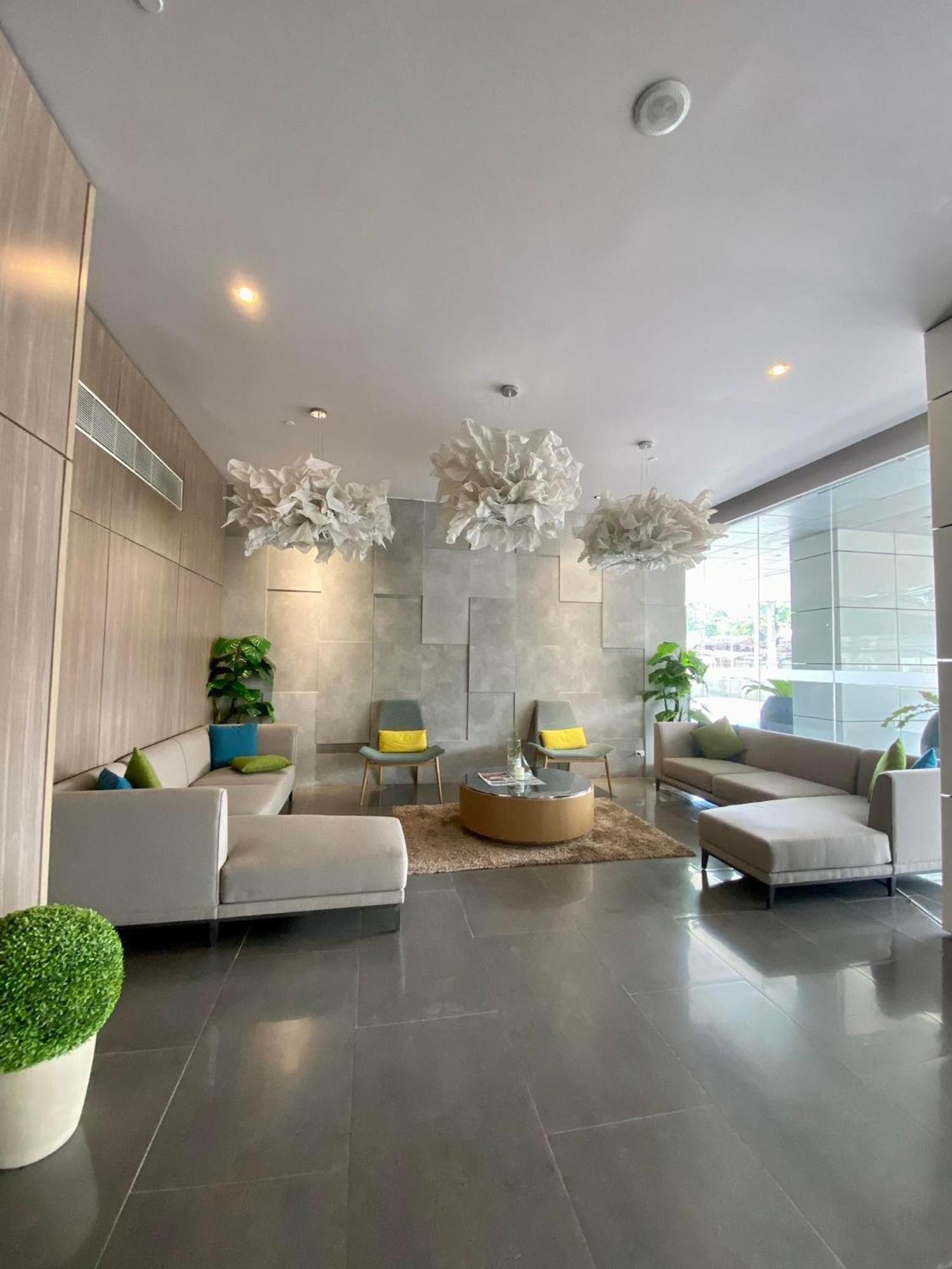 Aeon Towers Executive Suite 2Br 18Th Floor Davao City Buitenkant foto
